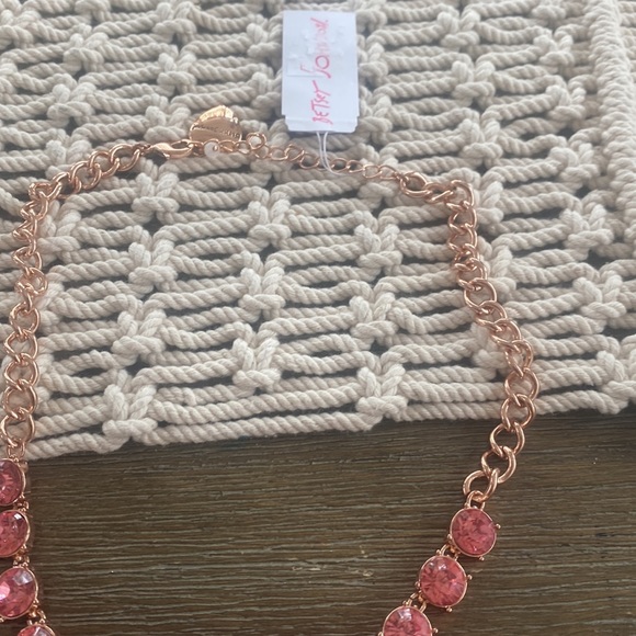 🌺BetseyJohnsonStatement Pink Heart Arrow Necklace - Picture 7 of 10